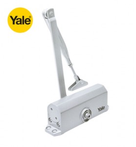 Tay Đẩy Hơi Yale C7712-SB Có Giữ Cửa